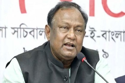 ‘টেবিলের এদিকে বসেছি বলে সুর পাল্টাব না’