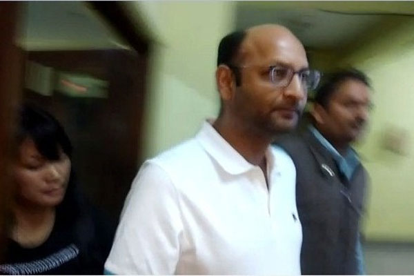 প্রযোজক শ্রীকান্ত মোহতাকে গ্রেফতার করল সিবিআই