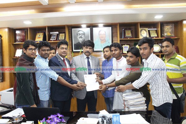 ইকসু গঠনের দাবিতে ছাত্র মৈত্রীর স্মারক লিপি প্রদান