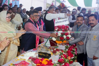 মানিকগঞ্জে স্বাস্থ্যমন্ত্রীকে গণসংবর্ধনা