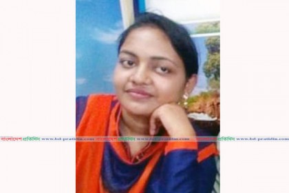 বরিশালে ভ্যানের চাকায় ওড়না পেঁচিয়ে ছাত্রীর মৃত্যু