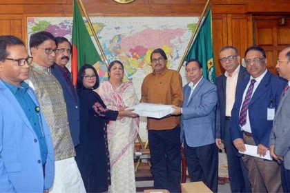 লুই কানের নকশা ন্যাশনাল আর্কাইভ ও স্থাপত্য অধিদফতরে হস্তান্তর