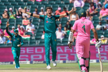 অবশেষে 'গোলাপি' প্রোটিয়াদের মাটিতে নামাল পাকিস্তান