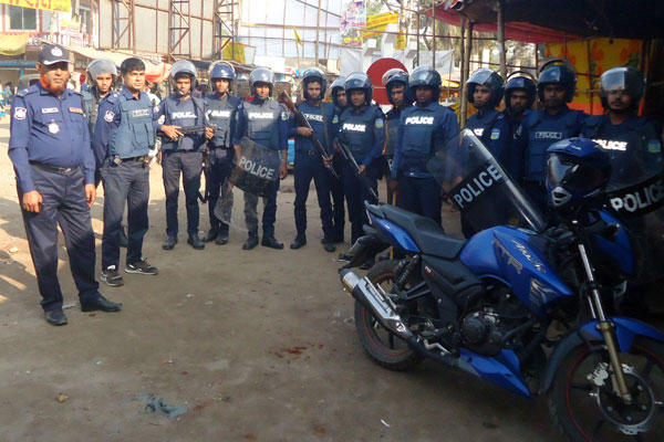 কর্তব্যরত দুই পুলিশকে মারধরের ঘটনায় ছাত্রলীগ নেতা গ্রেফতার

