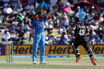 নিষেধাজ্ঞা কাটিয়ে মাঠে পান্ডিয়া