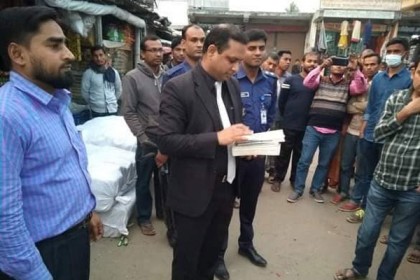 শৈলকুপায় পলিথিন ব্যাগ রাখার অপরাধে ৭ দোকানকে জরিমানা

