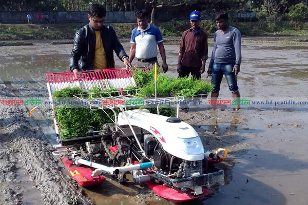 প্রযুক্তির ব্যবহারে বদলে যাচ্ছে মফস্বলের কৃষির চিত্র