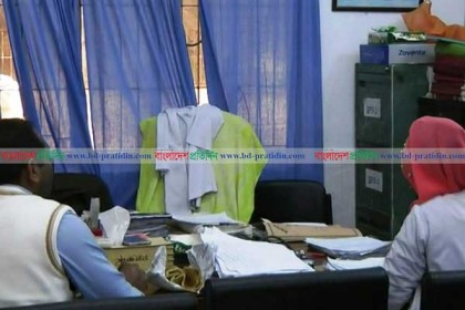 হুঁশিয়ারির পরও নাটোর হাসপাতালে চিকিৎসক নেই!