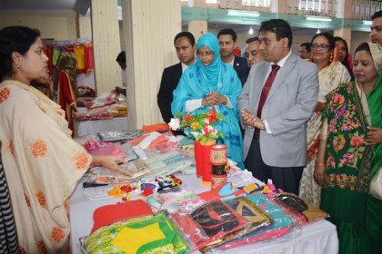 বরিশালে তিন দিনব্যাপী বস্ত্র ও কুটির শিল্প মেলা

