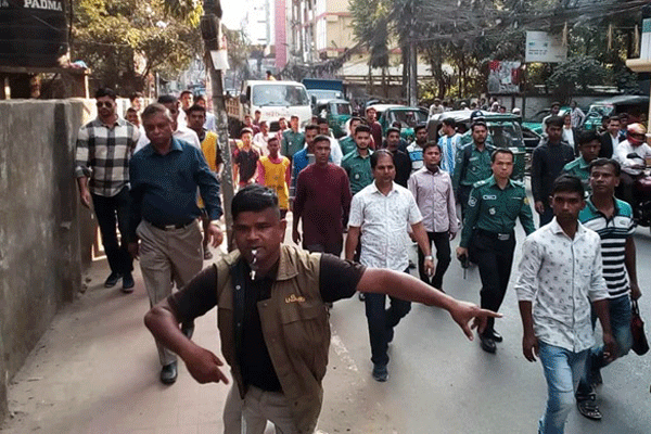 সিলেট নগরে ইঁদুর-বিড়াল খেলা!