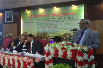 গ্রহণযোগ্য নির্বাচন অনুষ্ঠানের জন্য রিটার্নিং কর্মকর্তাদের ধন্যবাদ সিইসির