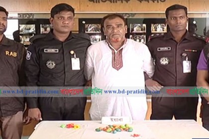 ৫৮ বছরের বৃদ্ধের পেটে ২২০০ পিস ইয়াবা

