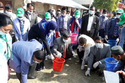 নাটোরে এক হাজার ২৩৪ শিক্ষা প্রতিষ্ঠানে পরিষ্কার পরিচ্ছন্নতা অভিযান 

