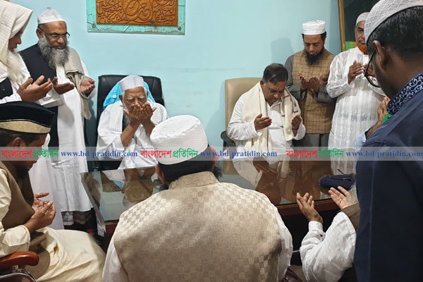 হেফাজতের আমিরের সাথে স্বরাষ্ট্রমন্ত্রীর সাক্ষাৎ