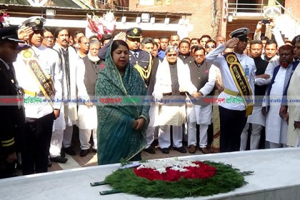 জাতির পিতার সমাধীতে স্পিকার ও চীফ হুইপের শ্রদ্ধা