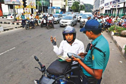 ট্রাফিক শৃঙ্খলা পক্ষ বাড়ল আরো দু'দিন