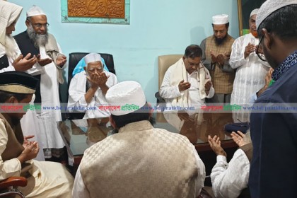 হেফাজতের আমিরের সাথে স্বরাষ্ট্রমন্ত্রীর সাক্ষাৎ
