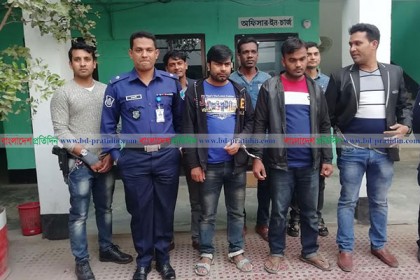 যশোরে প্রশ্ন ফাঁসকারী চক্রের দুই সদস্য আটক
