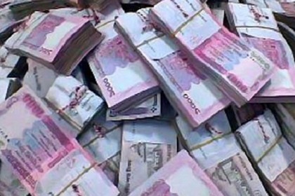 বছরে ১৭ হাজার কোটি টাকা নিয়ে যায় বিদেশিরা