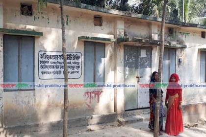 কমিউনিটি ক্লিনিক তালাবদ্ধ, সেবা না পেয়ে ফিরে যাচ্ছে রোগী