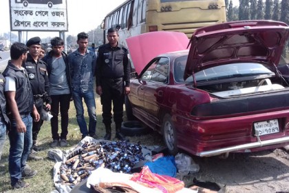 সিরাজগঞ্জে ফেন্সিডিলসহ দুই মাদক ব্যবসায়ী আটক

