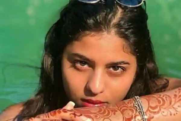 যে কারণে শাহরুখের সহকারী হয়েছিলেন সুহানা