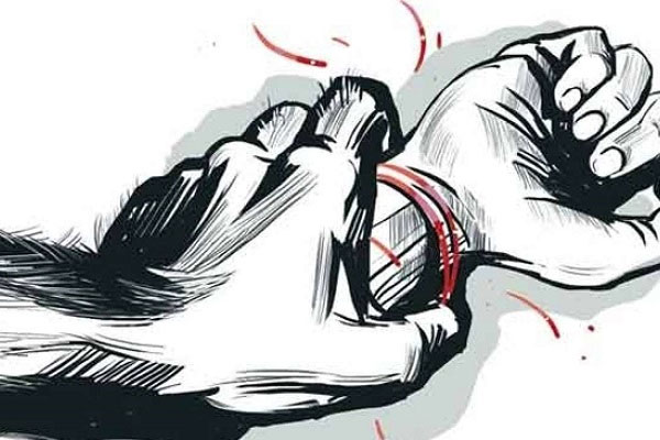 কলেজে ঢুকে ছাত্রীকে শ্লীলতাহানি, বখাটে আটক