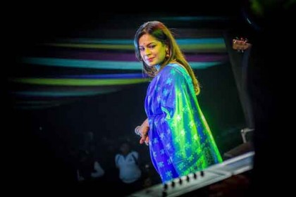 গাইতে গিয়ে হেনস্থার শিকার ইমন চক্রবর্তী