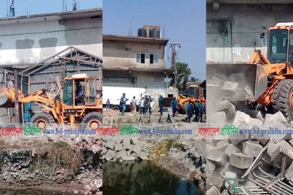 অবশেষে কর্ণফুলী নদীর অবৈধ স্থাপনা উচ্ছেদ শুরু