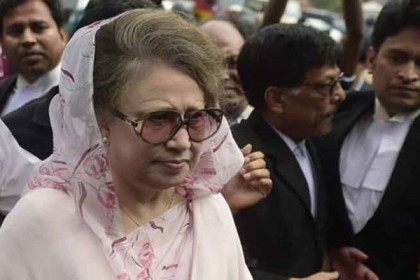 কুমিল্লায় বাসে আগুন মামলা; খালেদা জিয়ার জামিন নামঞ্জুর