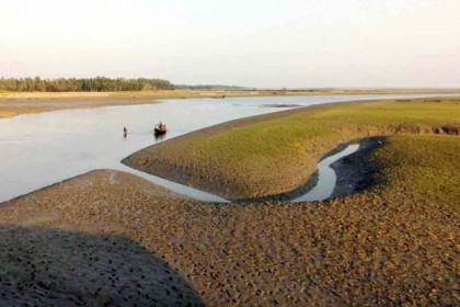 দখল ও দূষণে অস্তিত্ব সঙ্কটে চলনবিল
