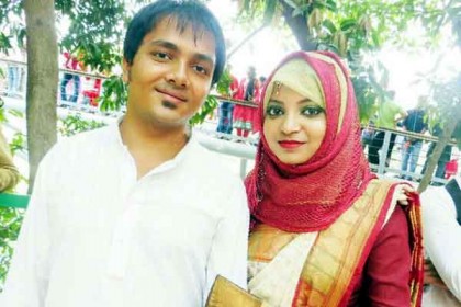 ছাত্রের সঙ্গে স্ত্রীর পরকীয়া, আদালতে গেলেন স্বামী 