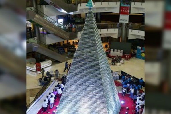 ১৯ হাজার কাপকেক দিয়ে টাওয়ার বানিয়ে বিশ্ব রেকর্ড!