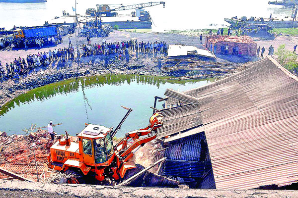 অবৈধ স্থাপনা উচ্ছেদ শুরু কর্ণফুলীর