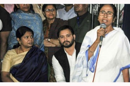 রাজনৈতিক মোড়কে মমতার ধর্নামঞ্চ!