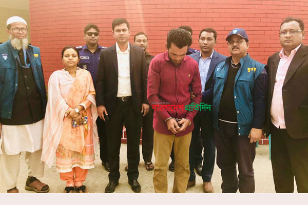 পাসপোর্ট অফিসে অনিয়ম উদঘাটনে ৭ জেলায় দুদকের অভিযান, আটক ৪