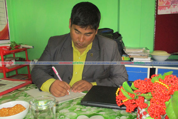 চা বিক্রেতা থেকে সফল প্রধান শিক্ষক