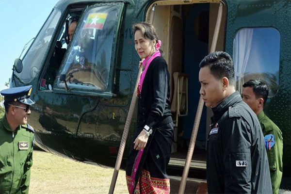 সু চিকে বহনকারী হেলিকপ্টারের জরুরি অবতরণ