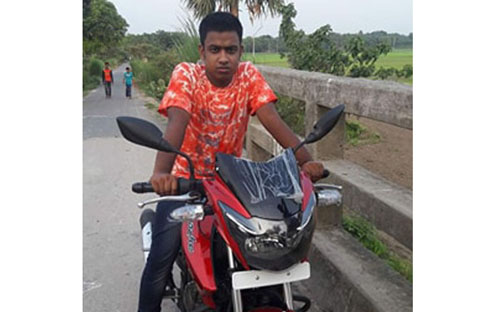 ছোট ভাইকে স্কুলে দিতে গিয়ে দুর্ঘটনায় বড় ভাই নিহত