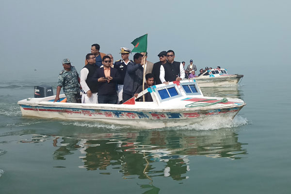 'আর এক ইঞ্চি মাটিও পদ্মায় বিলীন হতে দেব না'