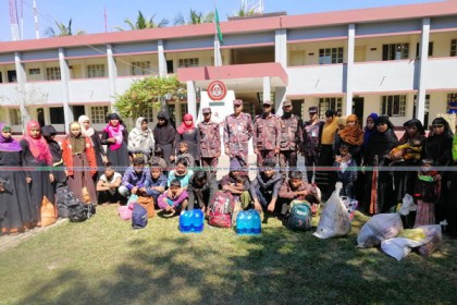 মালয়েশিয়া যাওয়ার চেষ্টা; ৩০ রোহিঙ্গাসহ ২ দালাল আটক 