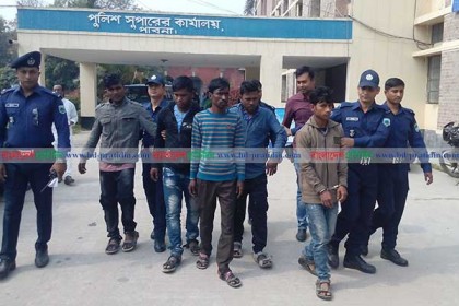 পাবনায় আন্তজেলা ডাকাতদলের ৫ সদস্য গ্রেফতার