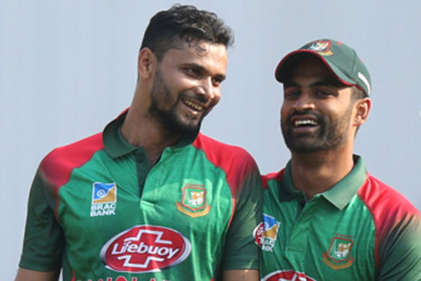রাতে দেশ ছাড়ছেন মাশরাফি-তামিমরা