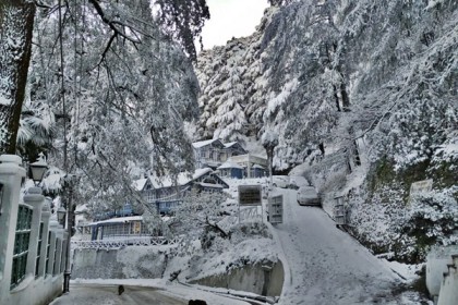 হিমাচলে ভয়াবহ তুষারপাত,  ১১শ’ সড়ক বন্ধ