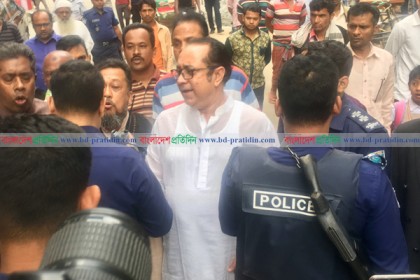 নারায়ণগঞ্জে পুলিশি বাধায় বিএনপির সমাবেশ পণ্ড