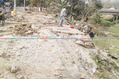 বারাশিয়া নদীর পাড়ের অবৈধ স্থাপনা উচ্ছেদ
