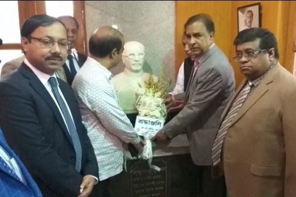 বঙ্গবন্ধুর স্মৃতিবিজড়িত বেকার হোস্টেল পরিদর্শন সংস্কৃতি প্রতিমন্ত্রীর