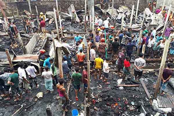 চট্টগ্রামে আগুনে পুড়ে গেল ৮২টি বসতঘর