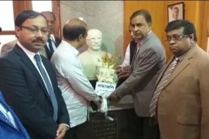 বঙ্গবন্ধুর স্মৃতিবিজড়িত বেকার হোস্টেল পরিদর্শন সংস্কৃতি প্রতিমন্ত্রীর