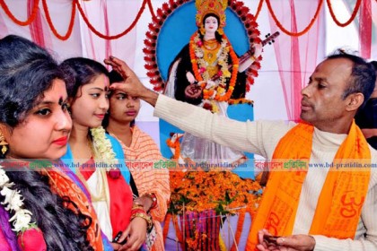 বগুড়ায় সরস্বতী পূজা উদযাপন